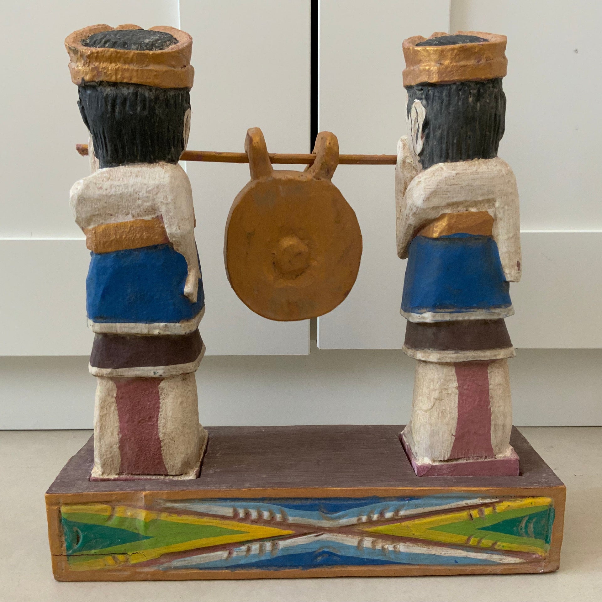 Hand-Carved Balinese Gamelan Musicians Sculpture – Vintage Folk Art Duo with Ceremonial Gong