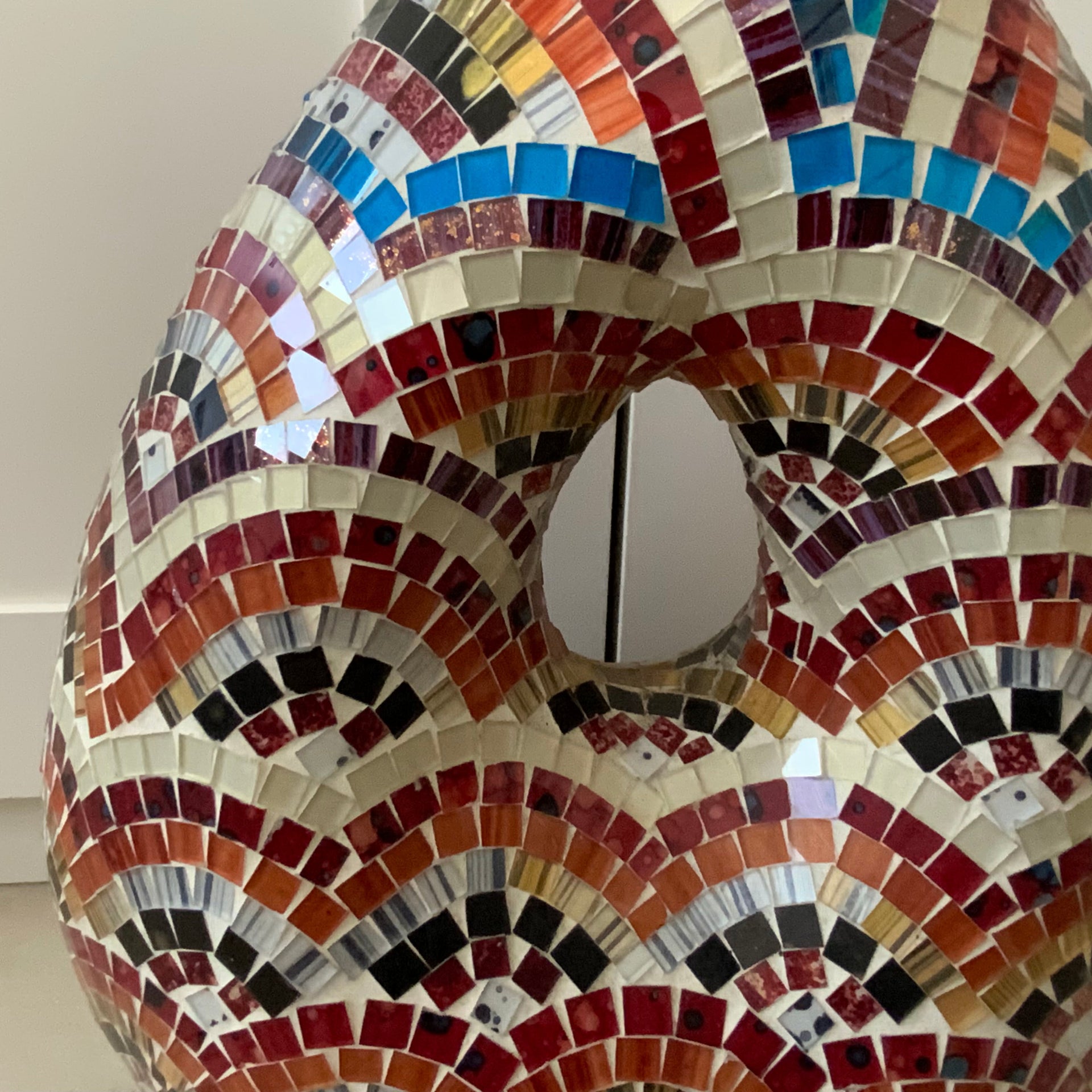 Artisanal Mosaic Glass Teardrop Lamp – Handcrafted Geometric Motif Accent Light