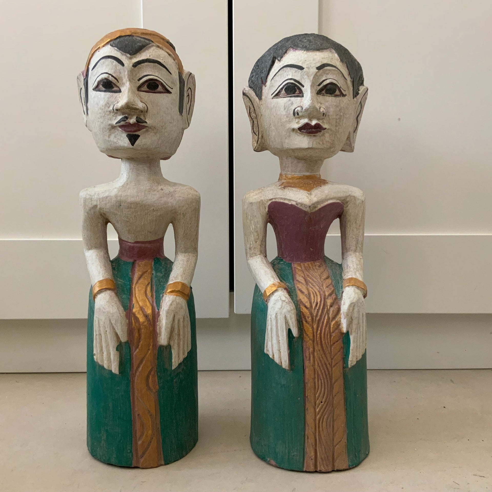 White-Washed Javanese Loro Blonyo Statues – Hand-Carved Artisan Wood Couple (Pair)