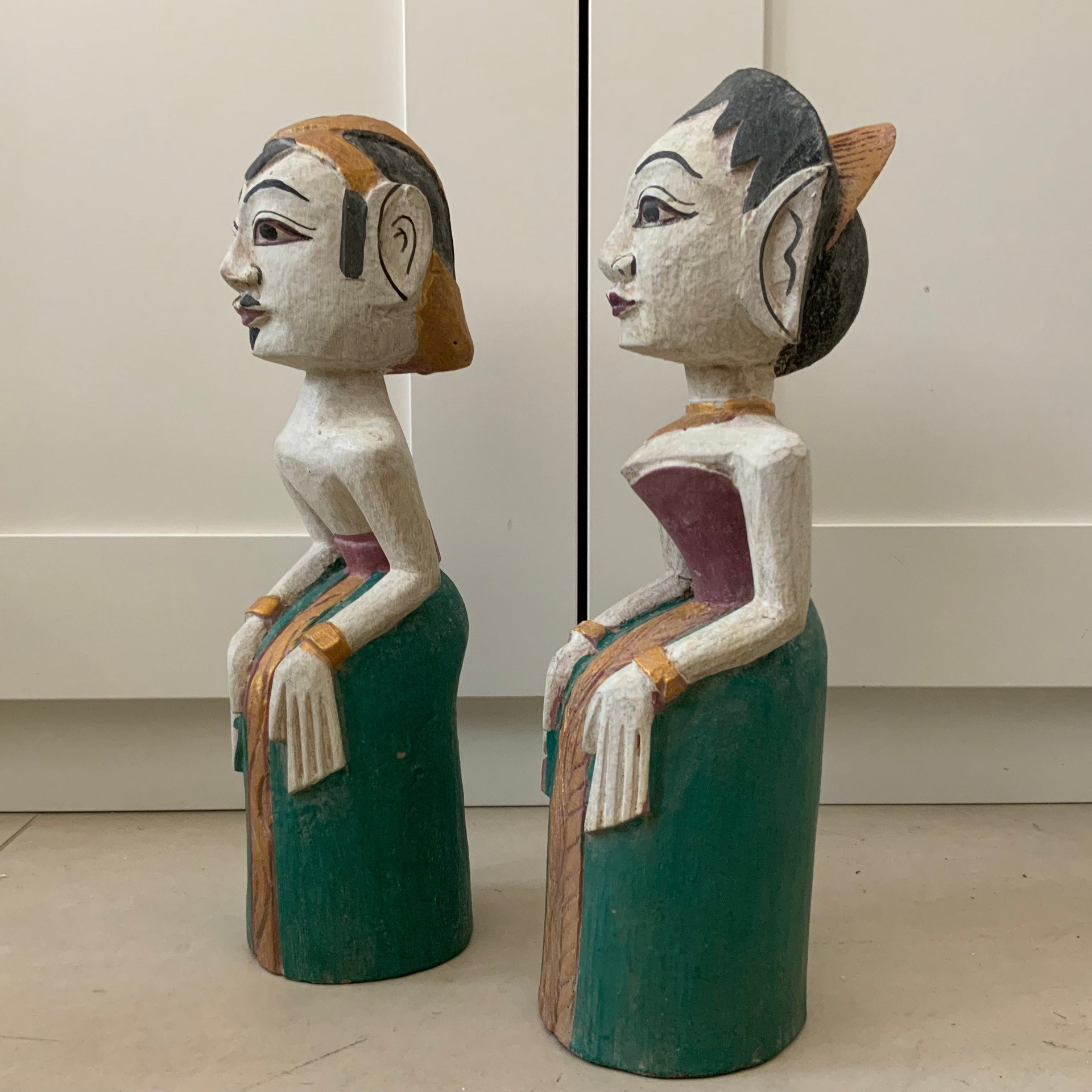 White-Washed Javanese Loro Blonyo Statues – Hand-Carved Artisan Wood Couple (Pair)