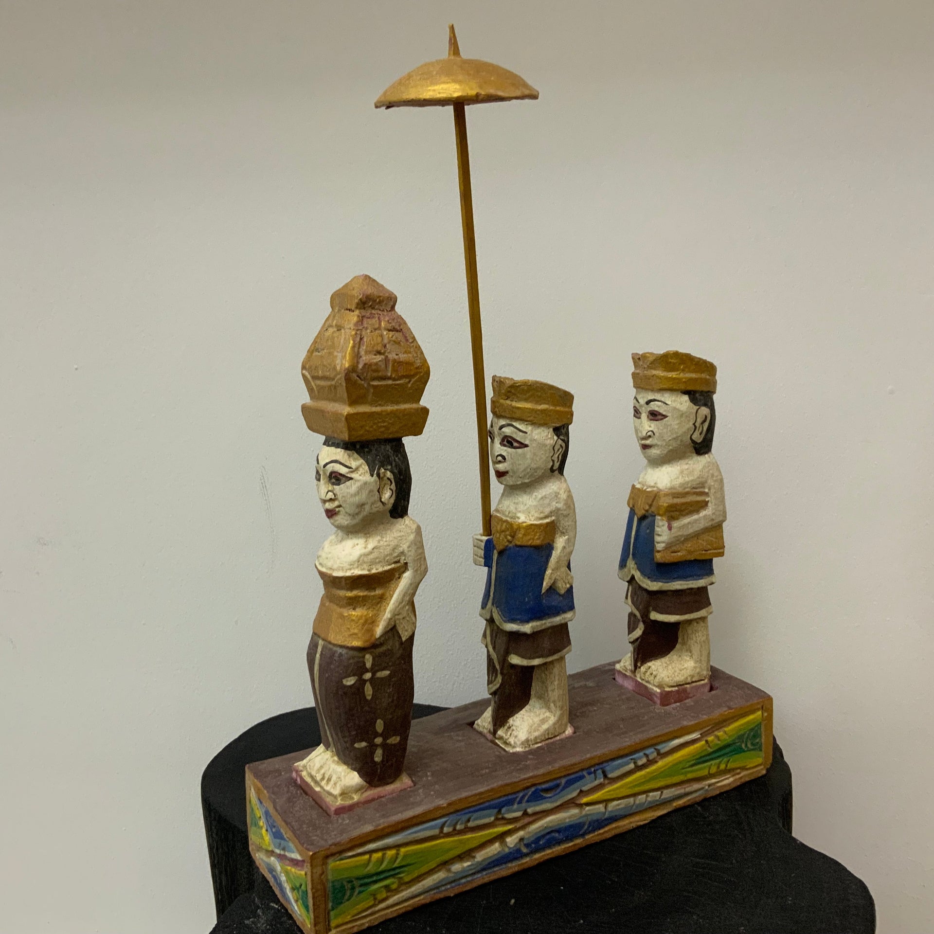 Hand-Carved Vintage Balinese Procession Sculpture – Traditional Folk Art Trio with Ceremonial Parasol