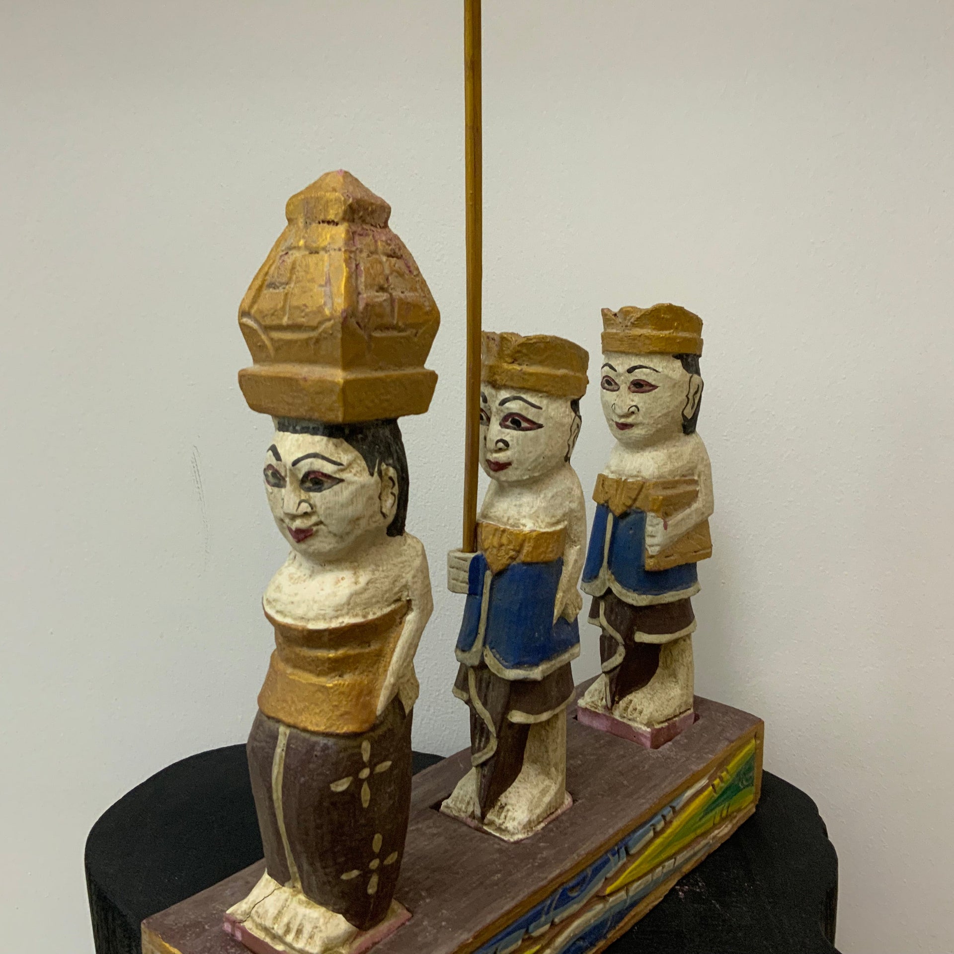 Hand-Carved Vintage Balinese Procession Sculpture – Traditional Folk Art Trio with Ceremonial Parasol
